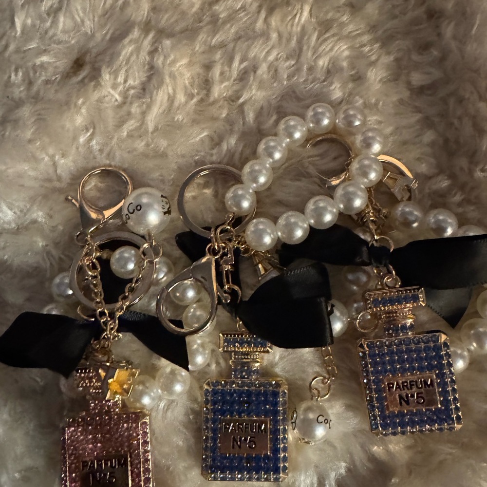 Elegant perfume bottle keychain